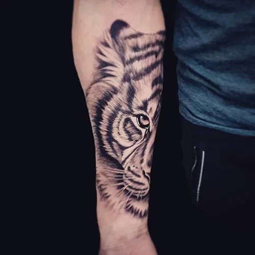 realistische tijger eye tattoo artiest Mandy Matser